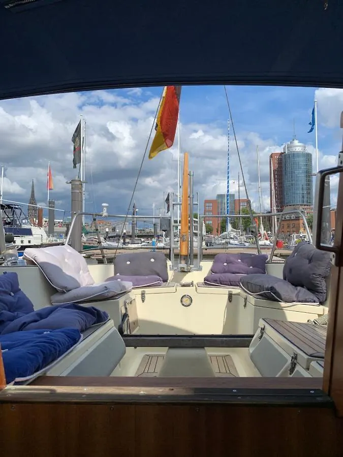 Botel Hanseat Am Baumwall Hamburg Germany